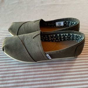 Women’s flats